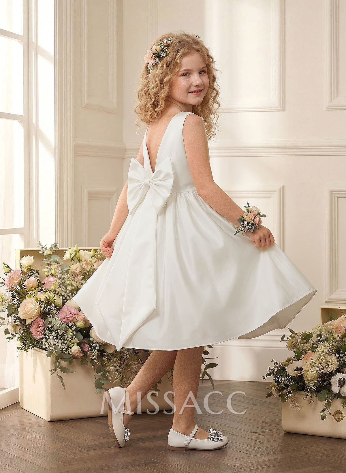 A-Line Scoop Neck Sleeveless Knee-Length Satin Flower Girl Dresses With Bow(s) A-Line Scoop Neck Sleeveless Knee-Length Satin Flower Girl Dresses With Bow(s)