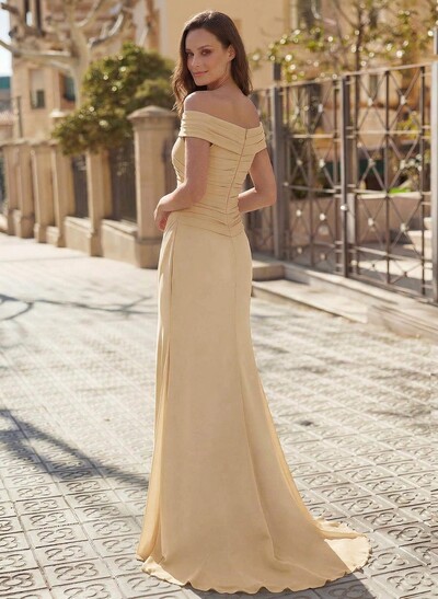 Trumpet/Mermaid Off-The-Shoulder Sweep Train Chiffon Mother Of The Bride Dresses With Pleated/High Split