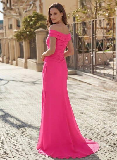 Trumpet/Mermaid Off-The-Shoulder Sweep Train Chiffon Mother Of The Bride Dresses With Pleated/High Split