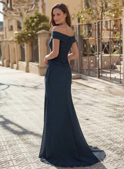 Trumpet/Mermaid Off-The-Shoulder Sweep Train Chiffon Mother Of The Bride Dresses With Pleated/High Split