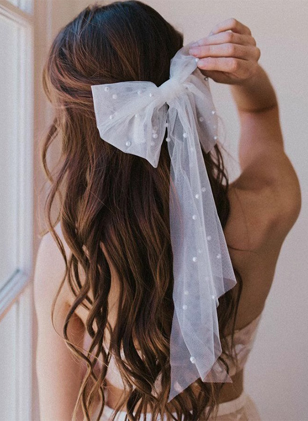 Beaded Edge Pearl/Bowknot One-Tier Tulle Shoulder Veils