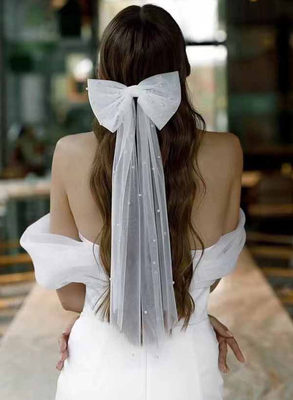 Beaded Edge Pearl/Bowknot One-Tier Tulle Shoulder Veils