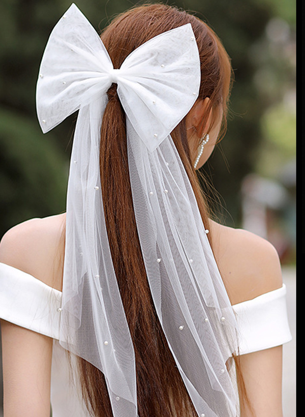 Beaded Edge Pearl/Bowknot One-Tier Tulle Shoulder Veils