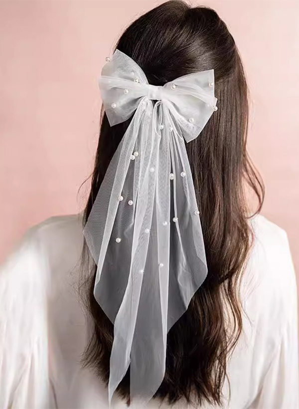 Beaded Edge Pearl/Bowknot One-Tier Tulle Shoulder Veils