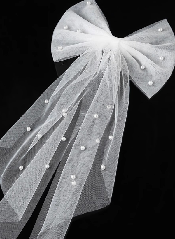 Beaded Edge Pearl/Bowknot One-Tier Tulle Shoulder Veils