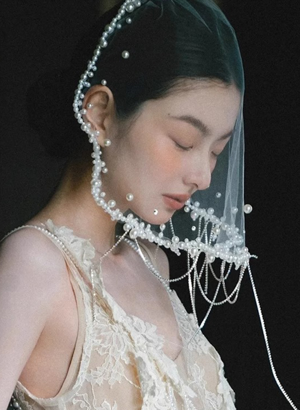 Beaded Edge Faux Pearl One-Tier Tulle Birdcage Veils