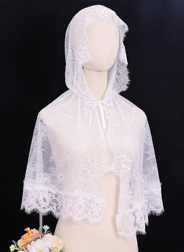 Lace Applique Edge Lace/Floral One-Tier Tulle Shoulder Veils