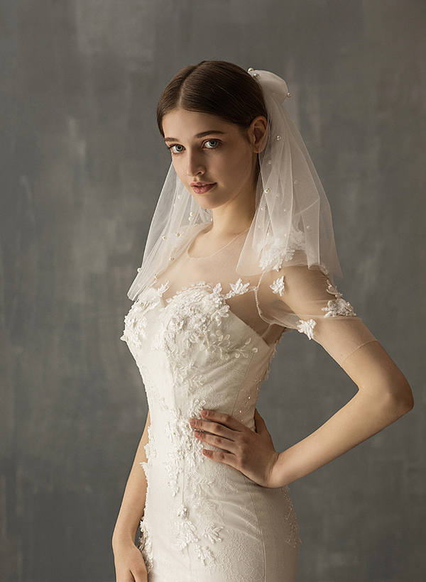 Cut Edge Pearl/Bowknot Two-Tier Tulle Shoulder Veils