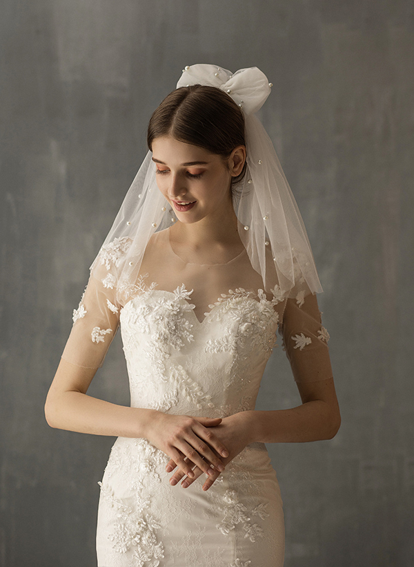 Cut Edge Pearl/Bowknot Two-Tier Tulle Shoulder Veils