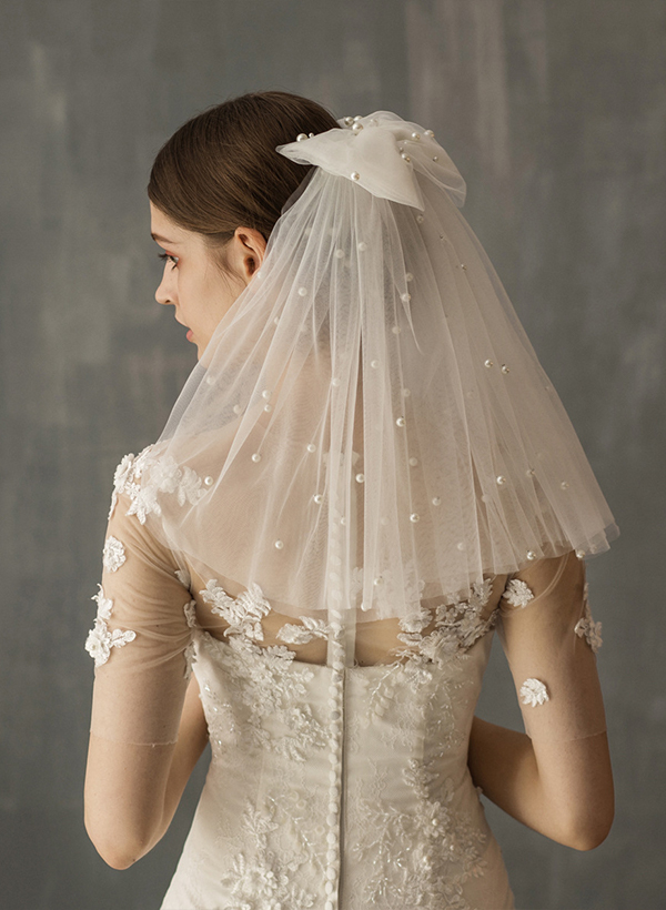 Cut Edge Pearl/Bowknot Two-Tier Tulle Shoulder Veils