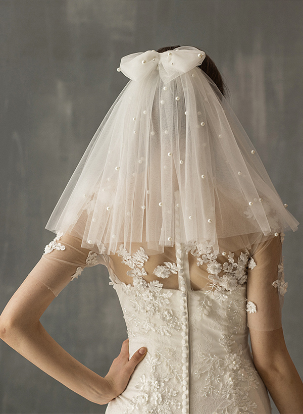 Cut Edge Pearl/Bowknot Two-Tier Tulle Shoulder Veils