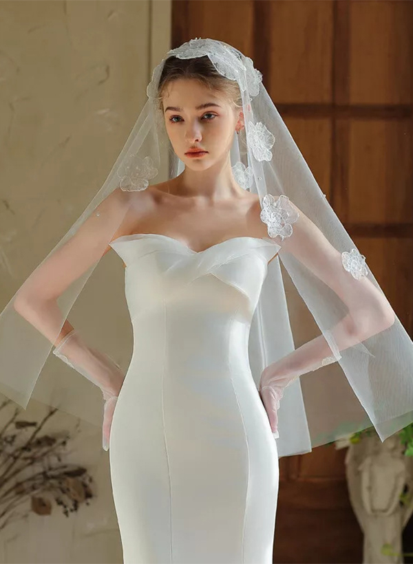 Cut Edge Floral/Pearl One-Tier Tulle Fingertip Bridal Veils