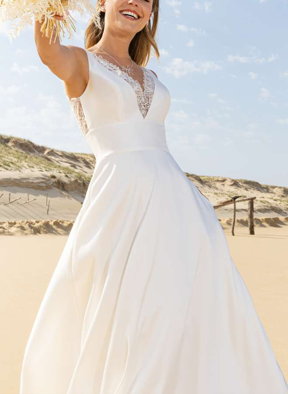 A-Line Plunge Neck Sleeveless Chapel Train Wedding Dresses With Appliques Lace