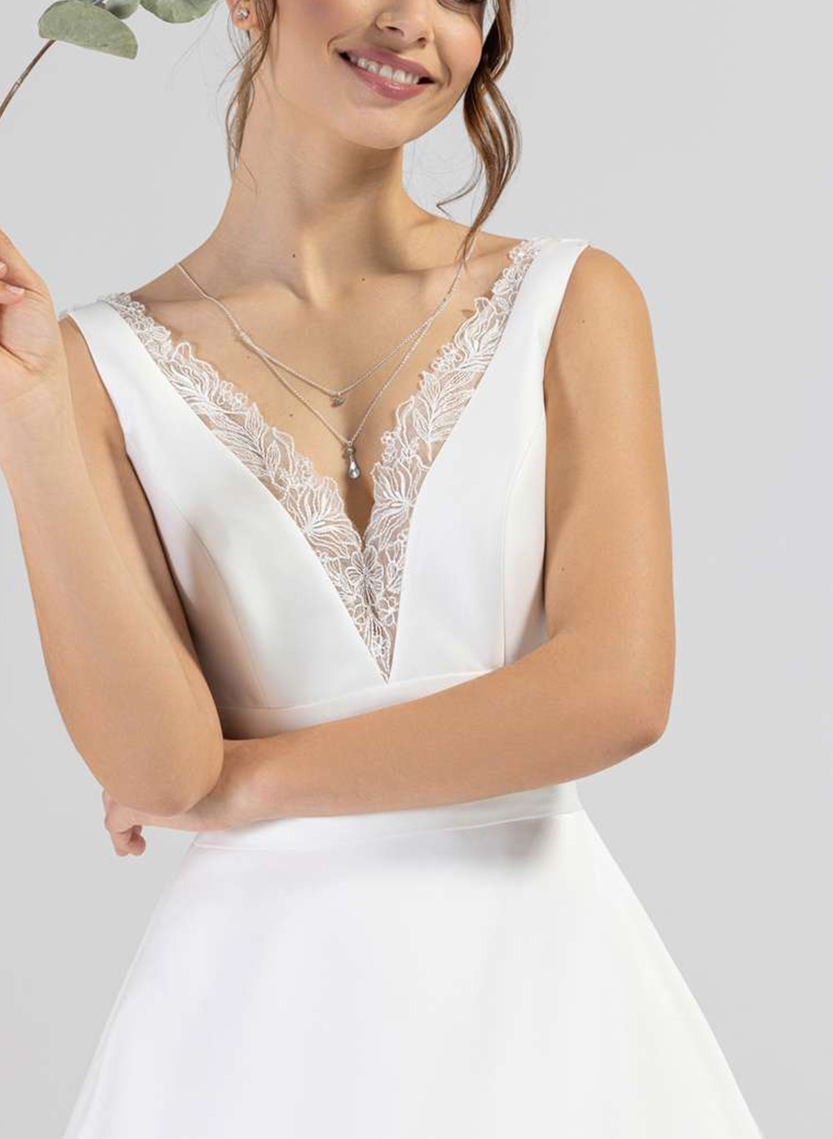 A-Line Plunge Neck Sleeveless Chapel Train Wedding Dresses With Appliques Lace