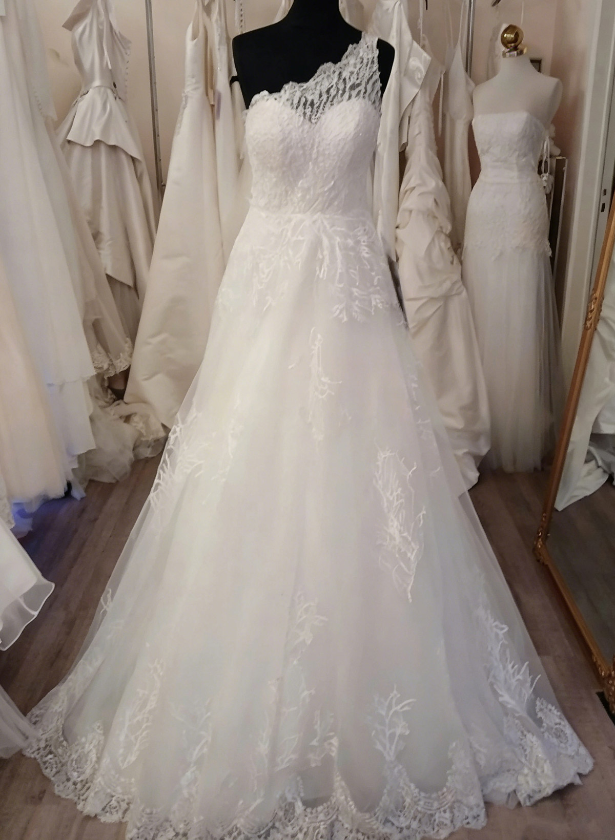 A-Line One-Shoulder Sleeveless Court Train Satin Wedding Dresses With Appliques