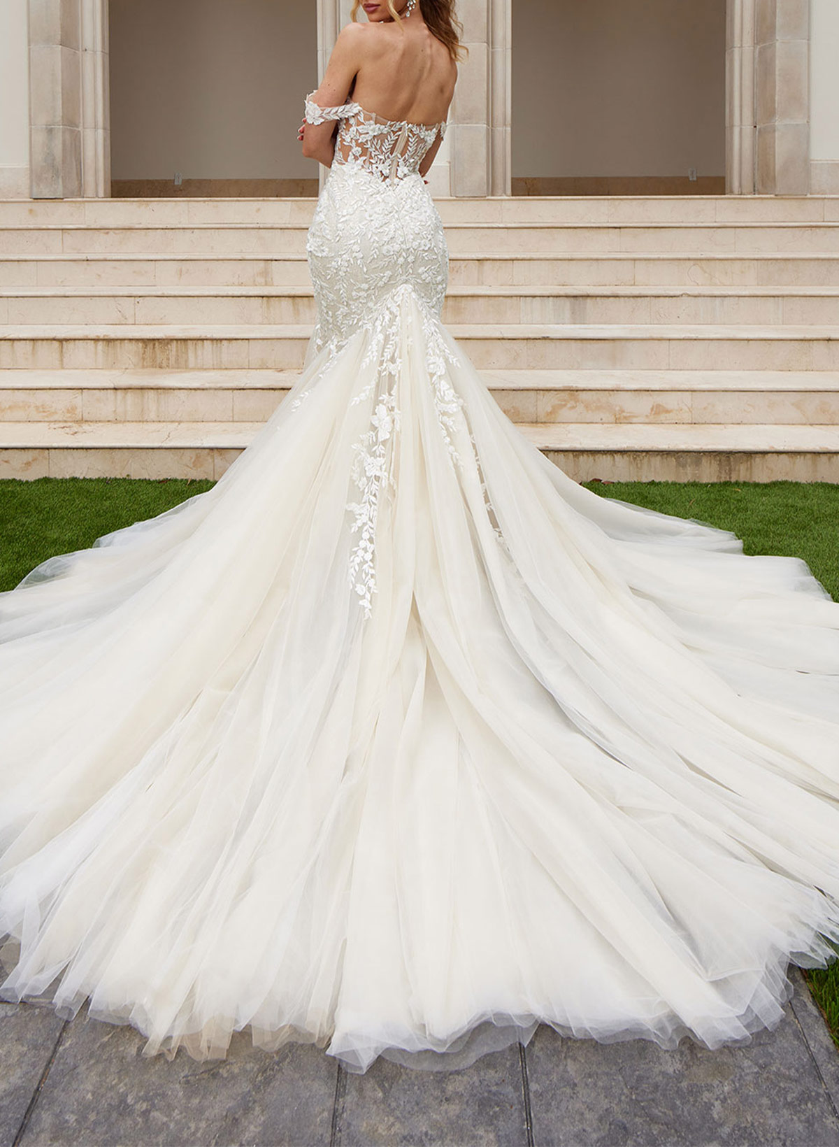 Trumpet/Mermaid Plunge Neck Sleeveless Cathedral Wedding Dresses With Pleated/Appliques