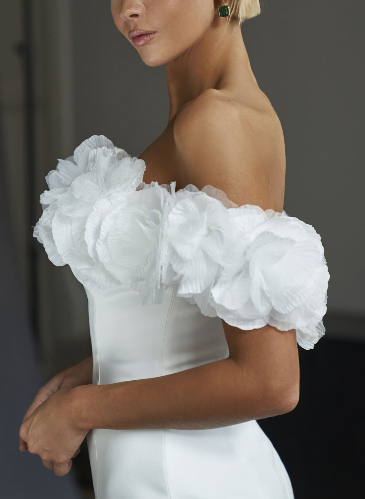 Off-The-Shoulder Sleeveless Short/Mini Organza/Matte Satin Bride Wedding Dress With Flower