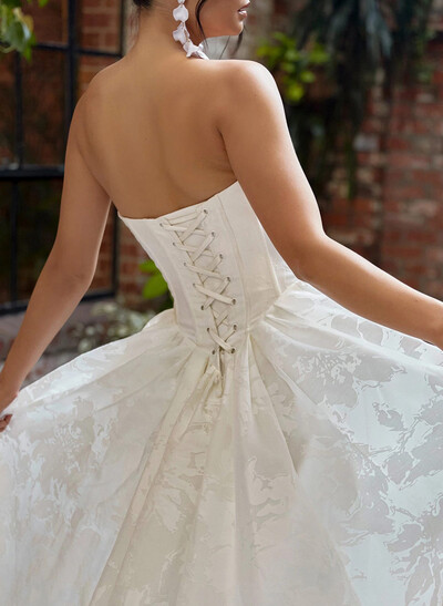 A-Line Strapless Sleeveless Chapel Train Satin/Tulle Wedding Dresses With Lace