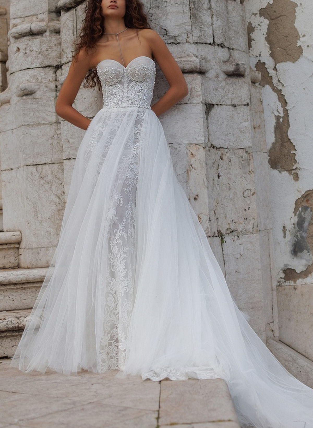 A-Line Sweetheart Sleeveless Chapel Train Lace/Tulle Bride Wedding Dress With Beading/Flower(s)