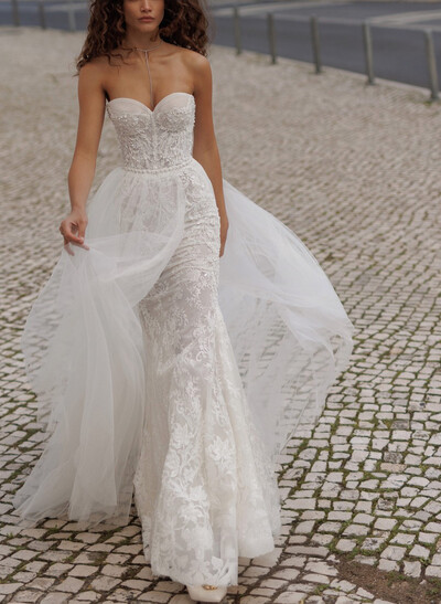 A-Line Sweetheart Sleeveless Chapel Train Lace/Tulle Bride Wedding Dress With Beading/Flower(s)
