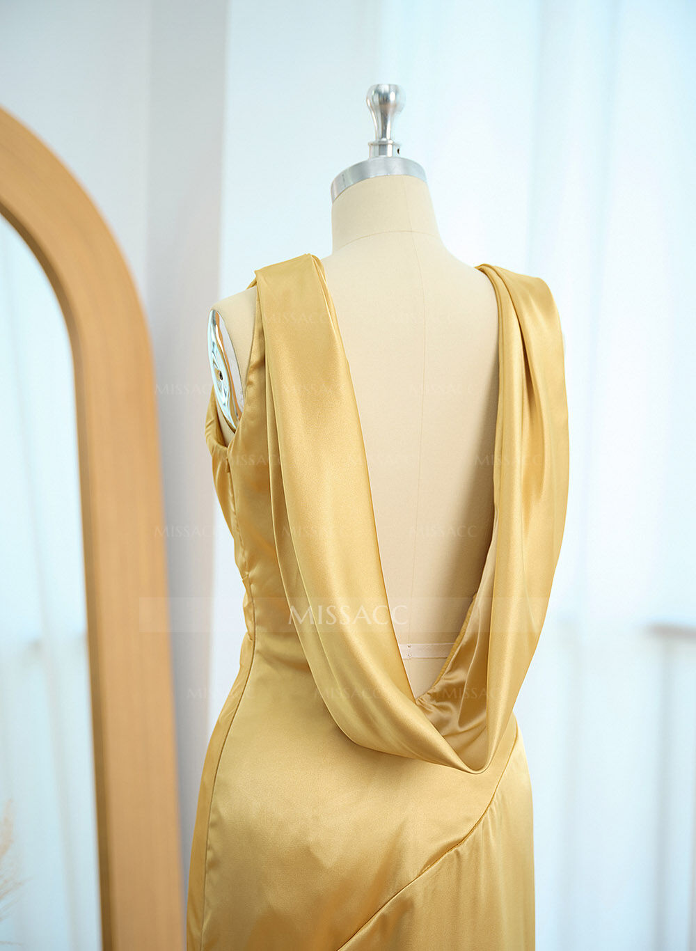 Trumpet/Mermaid Cowl Neck Sleeveless Silk Like Satin Bridesmaid Dresses With Back Hole