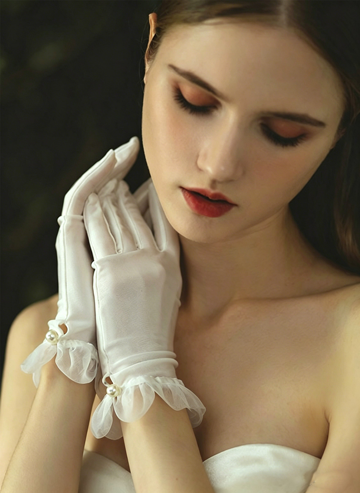 Fingertips Shortie Length Satin Bridal Gloves With Ruffles