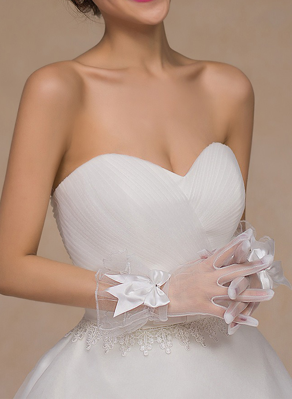 Fingertips Shortie Length Tulle Bridal Gloves With Satin Bow