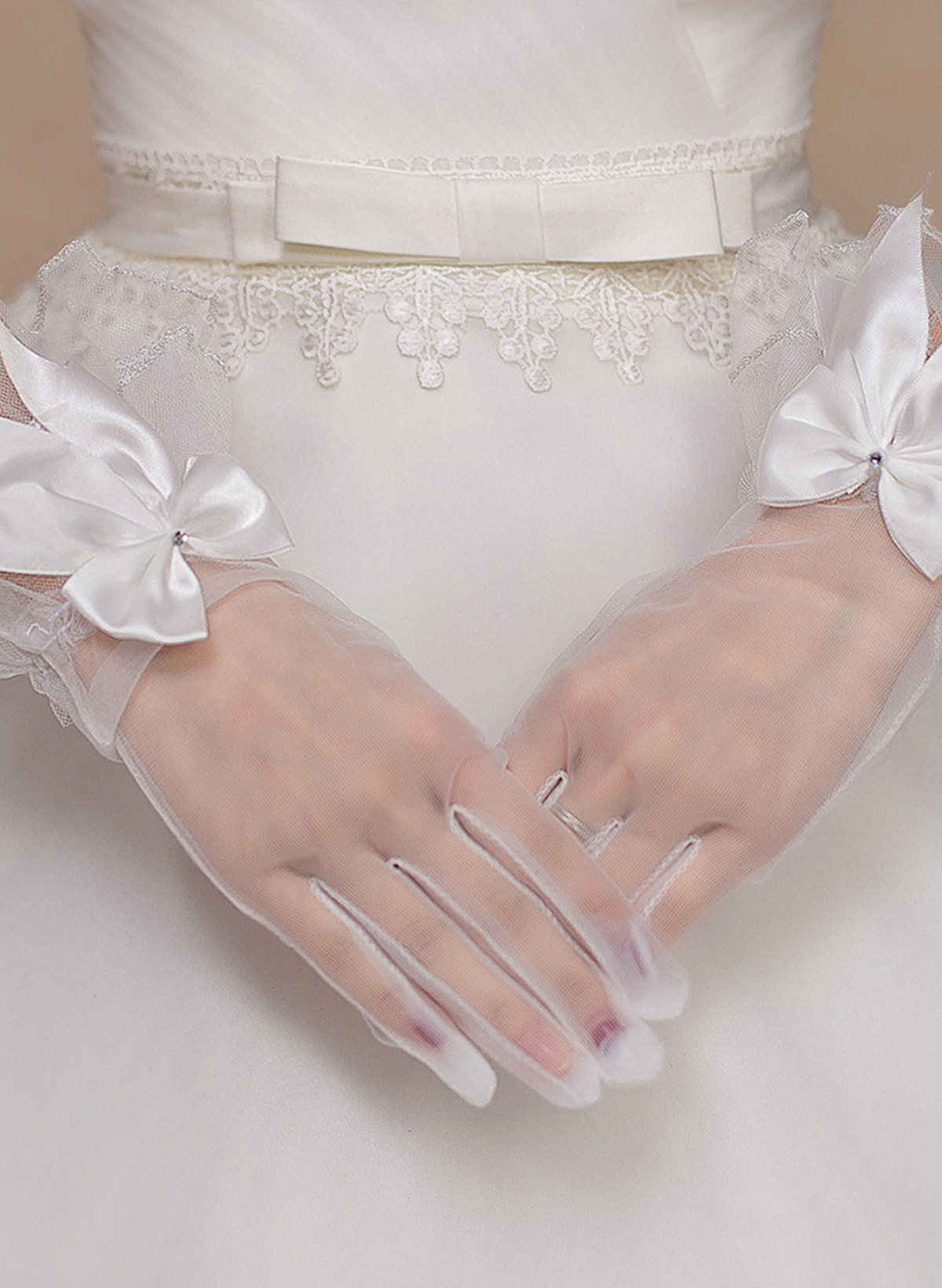 Fingertips Shortie Length Tulle Bridal Gloves With Satin Bow
