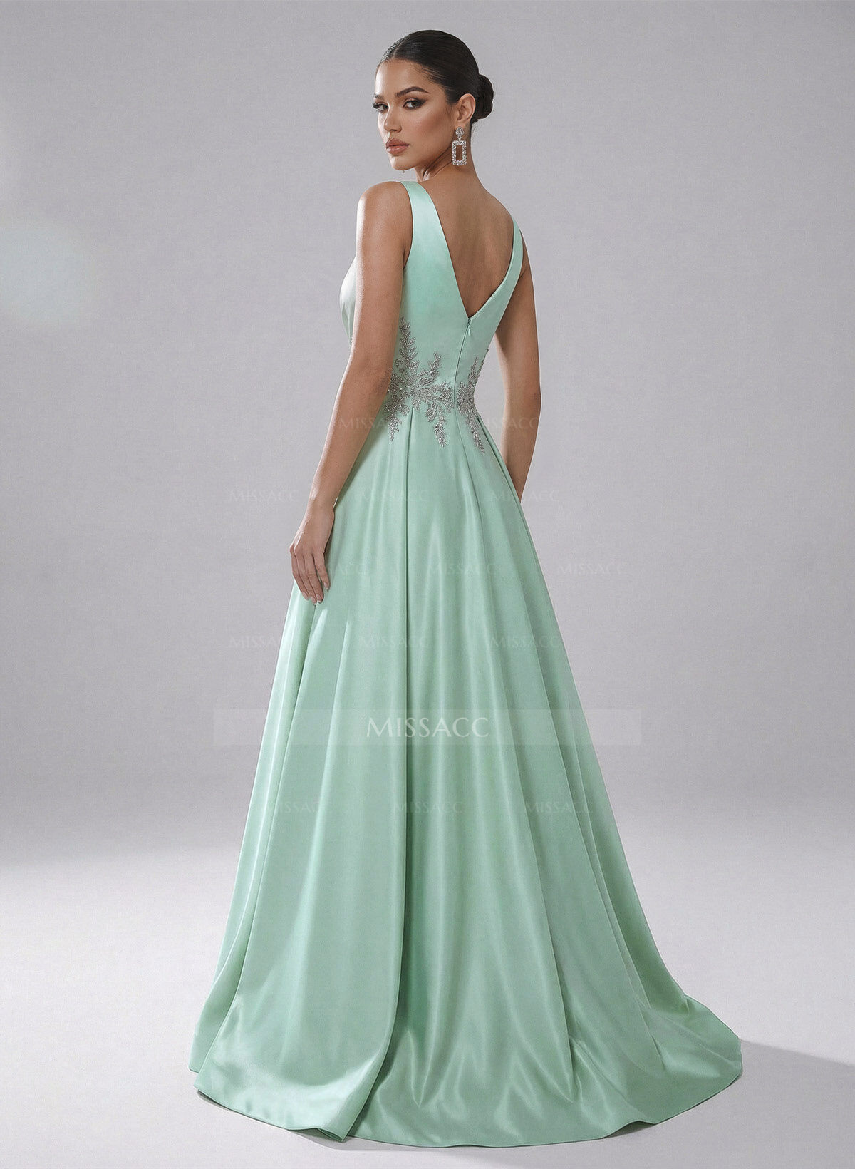 Elegant A-Line Plunge Neck Sleeveless Sweep Train Satin Evening Dresses With Rhinestone