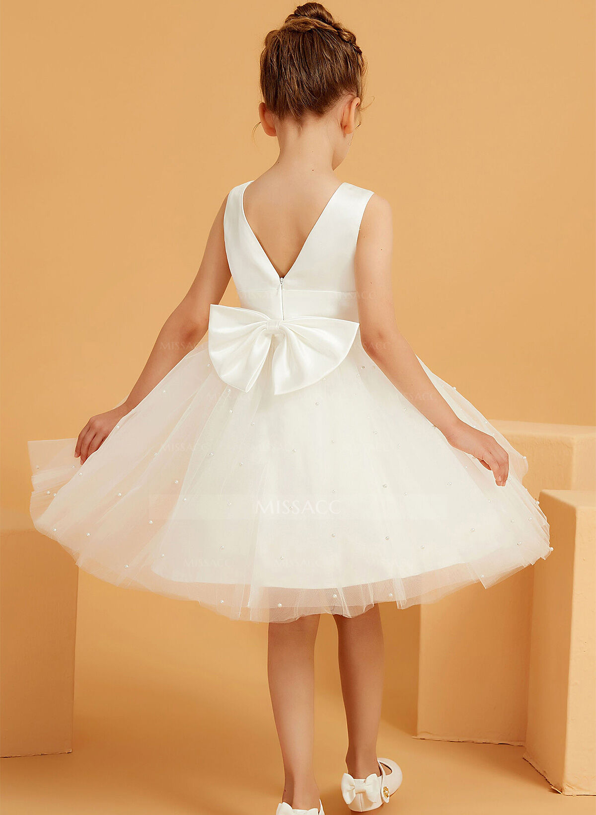 A-Line Scoop Neck Sleeveless Knee-Length Satin/Tulle Flower Girl Dresses With Bow/Beading