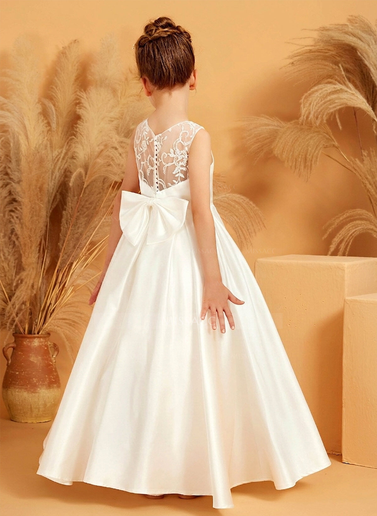 A-Line Scoop Neck Sleeveless Floor-Length Satin Flower Girl Dresses With Bow/Pleated/Appliques Lace