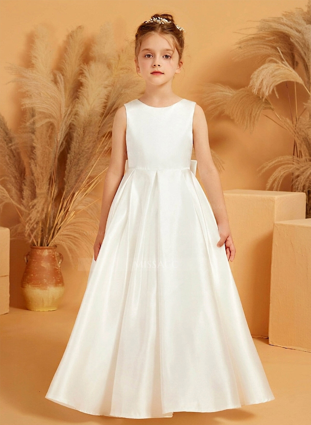 A-Line Scoop Neck Sleeveless Floor-Length Satin Flower Girl Dresses With Bow/Pleated/Appliques Lace