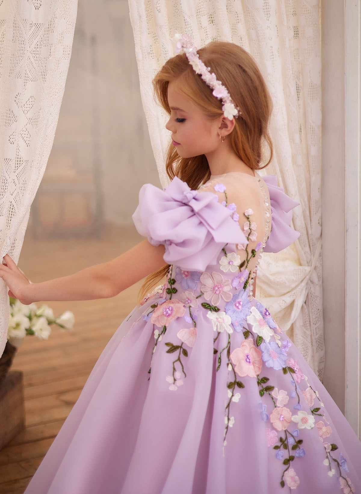Ball-Gown Scoop Neck Short Sleeves Court Train Lace/Satin Flower Girl Dresses With Bow(s)/Lace/Flower(s)