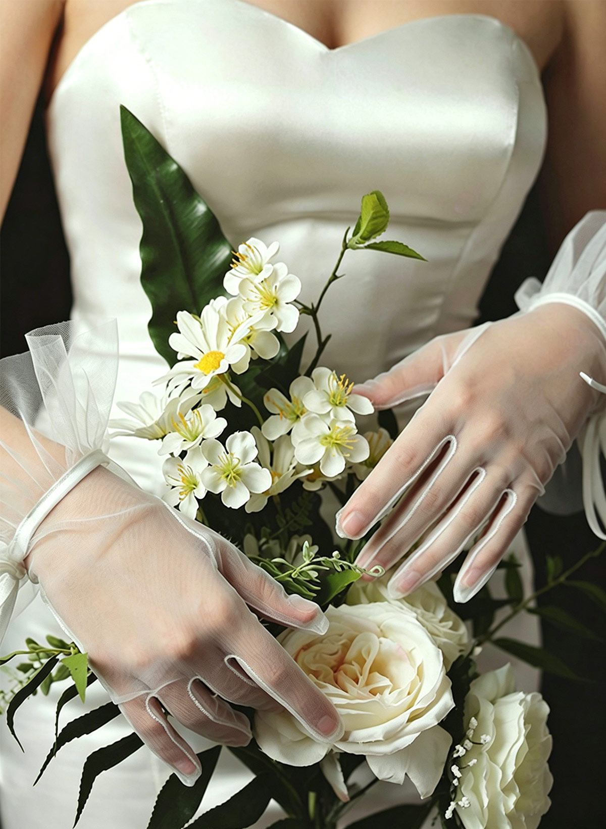 Fingertips Shortie Length Tulle Bridal Gloves With Bowknot