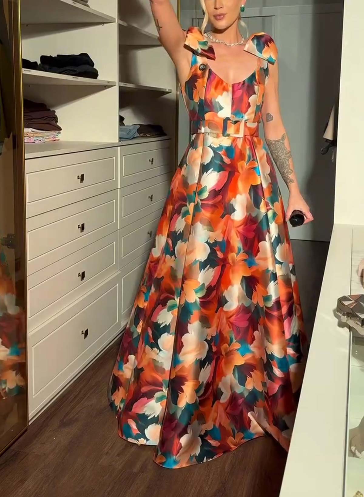 Vintage Inspired A-Line V-Neck Sleeveless Floor-Length Twill Satin Prom Dresses With Floral-Print