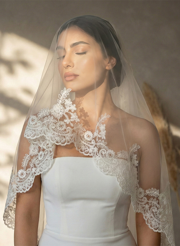 Lace Applique Edge Lace Two-Tier Tulle/Lace Fingertip Bridal Veils