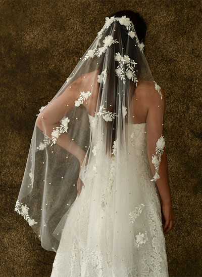 Cut Edge Floral/Pearl One-Tier Tulle/Lace Fingertip Bridal Veils