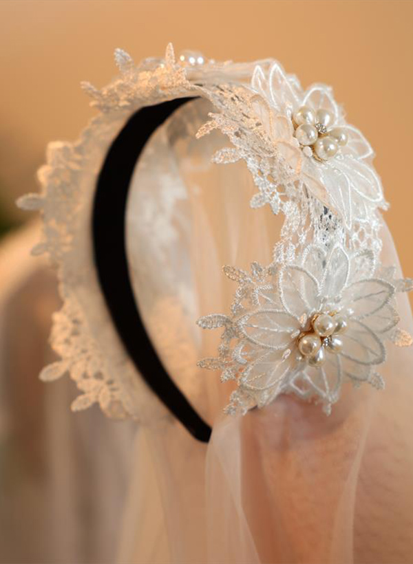 Cut Edge Lace/Floral/Pearl One-Tier Tulle/Lace Fingertip Bridal Veils
