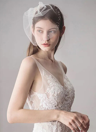 Cut Edge Rhinestones One-Tier Tulle Birdcage Veils