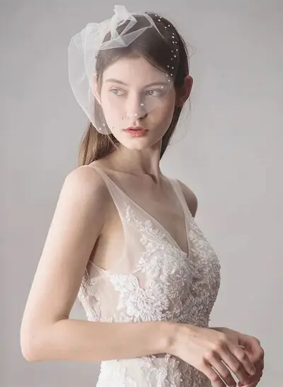Single-Tier Tulle Birdcage Veil with Cut Edge and Diamantés