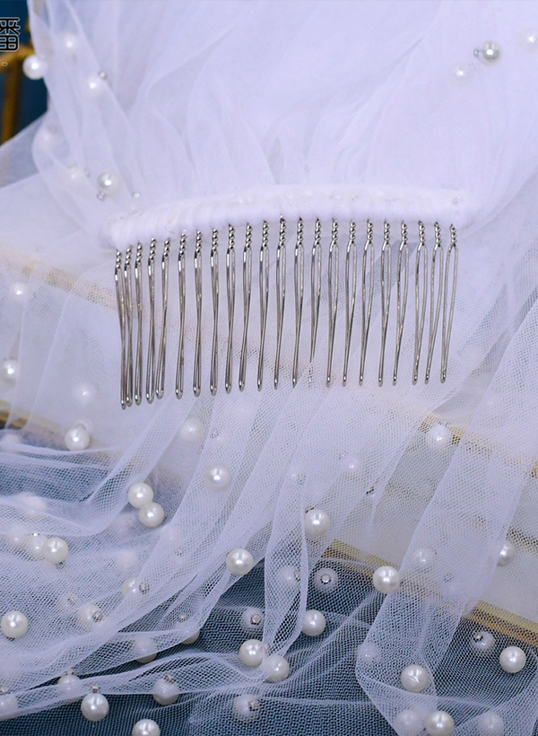 Cut Edge Pearl One-Tier Tulle Fingertip Bridal Veils