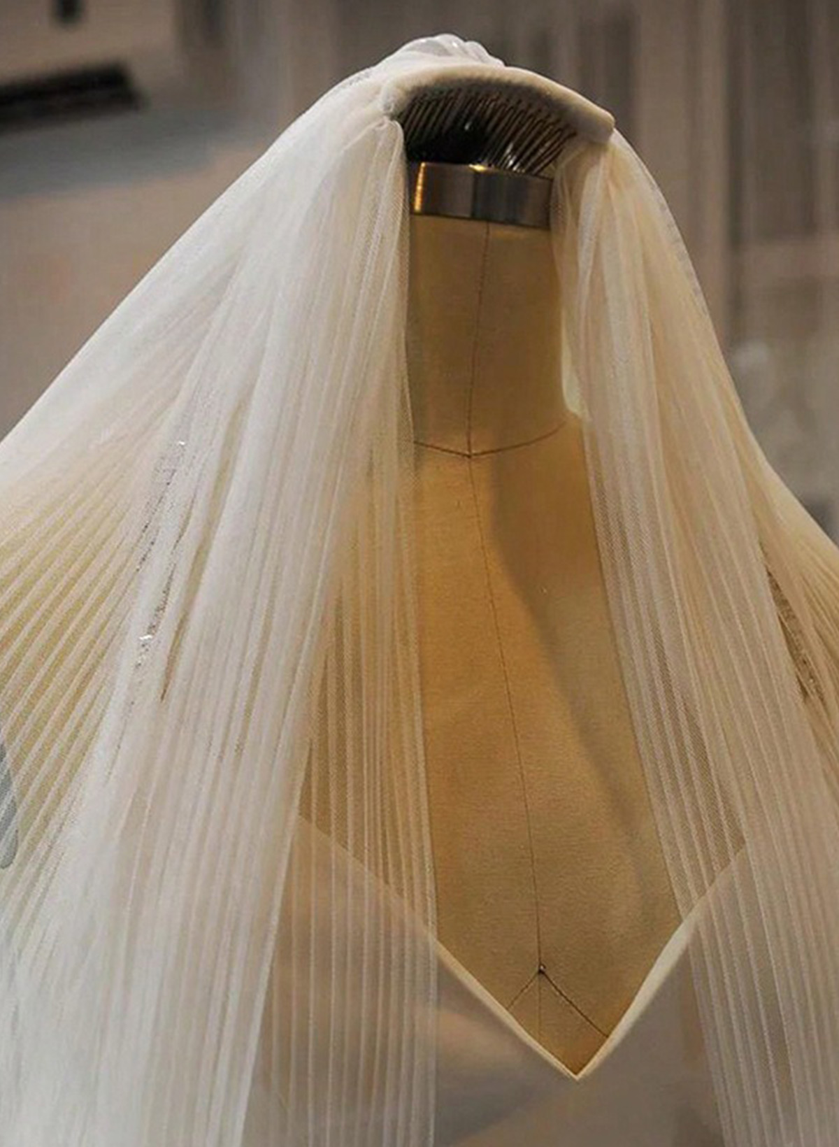 Cut Edge Simple One-Tier Tulle Waltz Bridal Veils