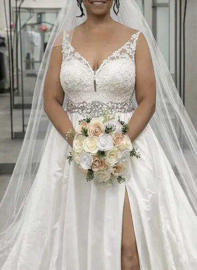 Ball-Gown Sweetheart Sleeveless Chapel Train Lace/Satin Bride Wedding Dress With Appliques Lace/Rhinestone/Sash