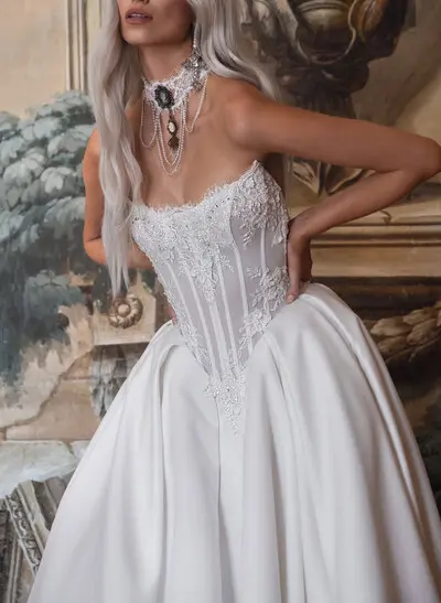 Ball-Gown Sweetheart Sleeveless Court Train Satin Bride Wedding Dress With Appliques Lace