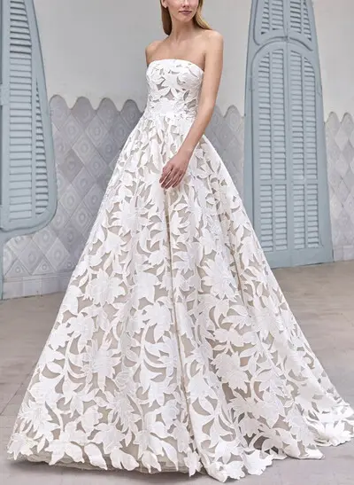 Ball-Gown Strapless Sleeveless Chapel Train Lace Bride Wedding Dress With Flower(s)