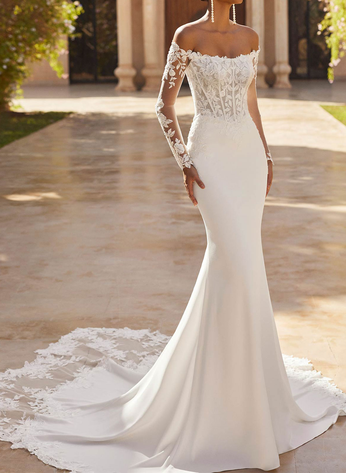 Trumpet/Mermaid Off-The-Shoulder Long Sleeves Chapel Train Lace/Crepe Satin Wedding Dresses With Appliques Lace