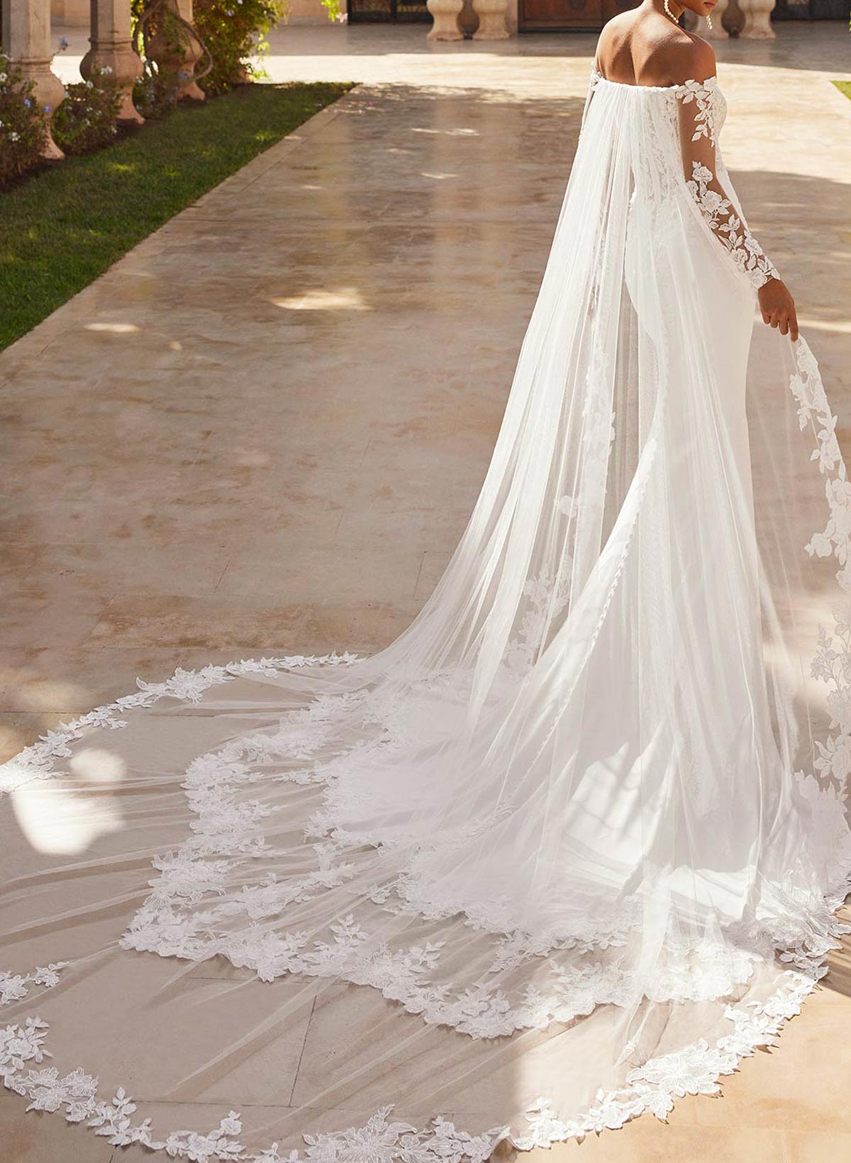 Trumpet/Mermaid Off-The-Shoulder Long Sleeves Chapel Train Lace/Crepe Satin Wedding Dresses With Appliques Lace