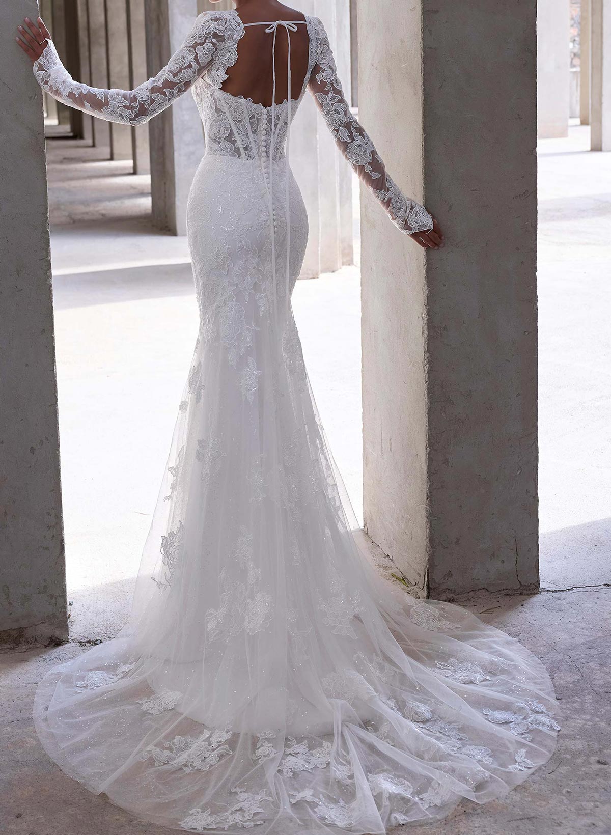 Trumpet/Mermaid Sweetheart Long Sleeves Court Train Elastic Satin Wedding Dresses With Appliques Lace