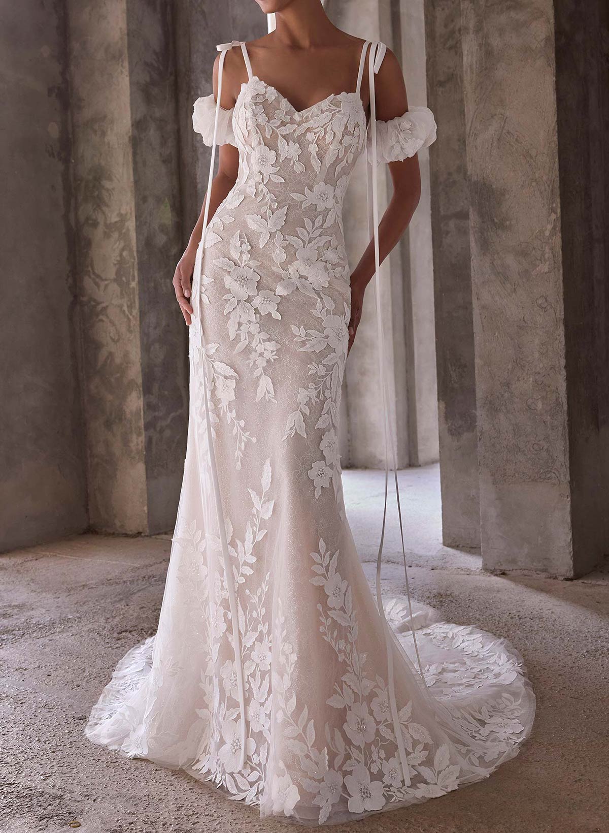 Trumpet/Mermaid Sweetheart Court Train Lace/Tulle Wedding Dresses With Appliques Lace