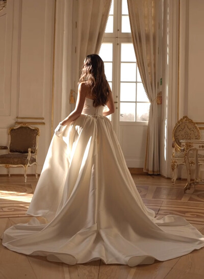 Ball-Gown Sweetheart Sleeveless Royal Satin Wedding Dresses